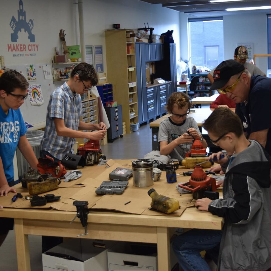 kids building robotics at educational summer camp