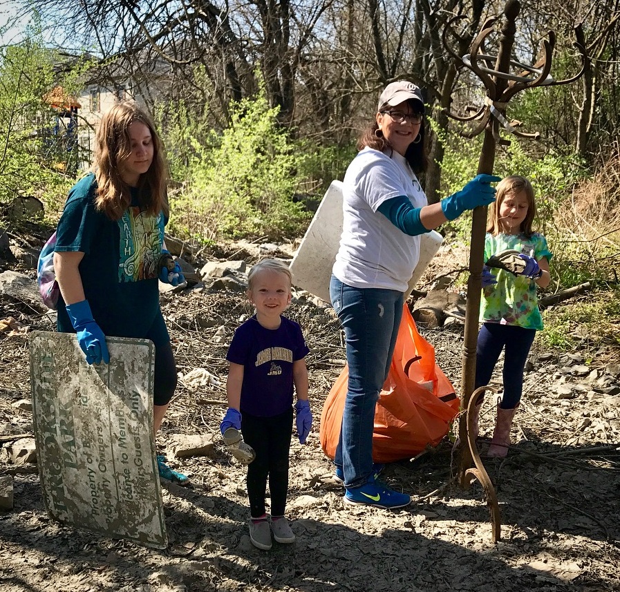 People volunteering and picking up trash