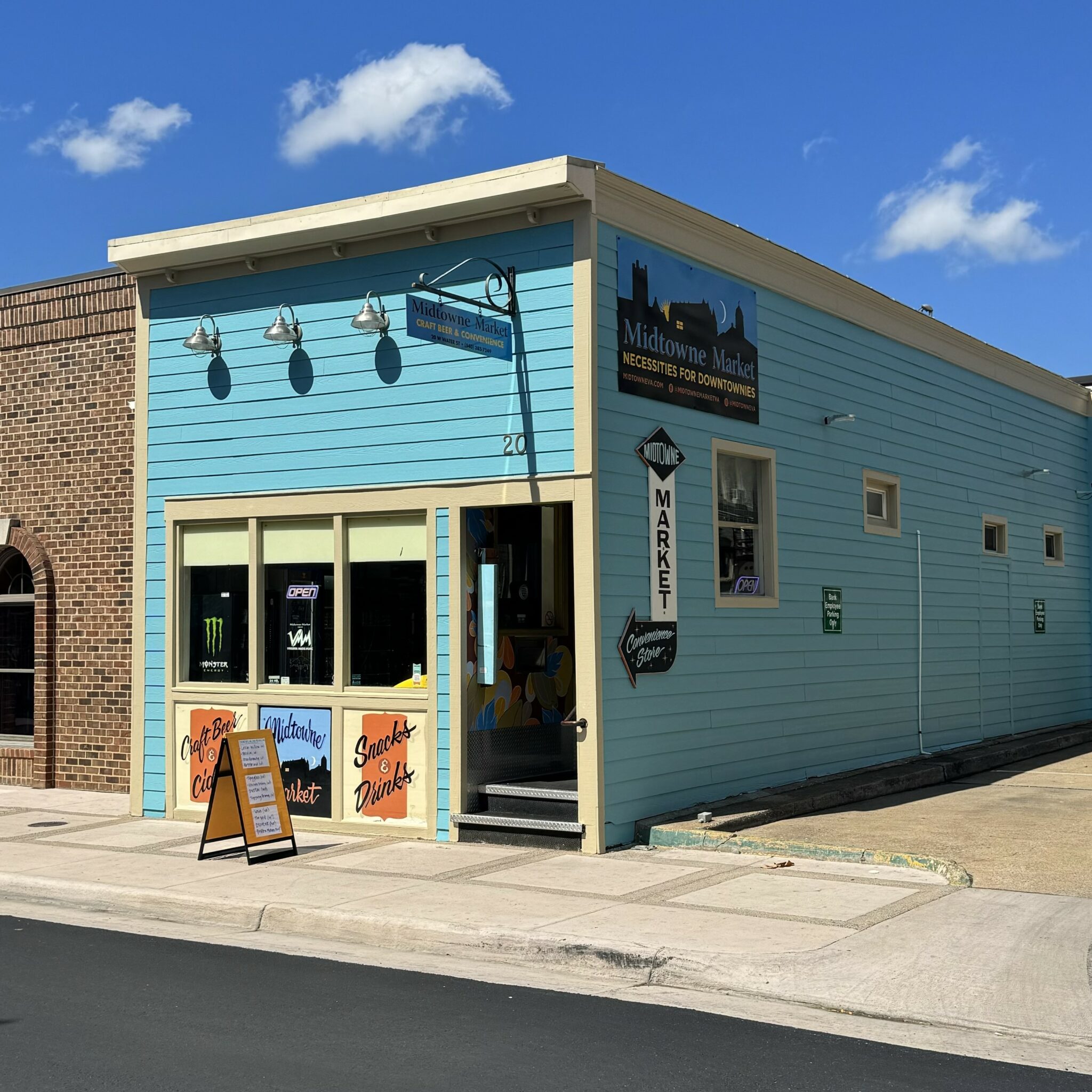 store front of Midtowne Market